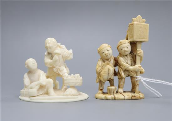 Two Japanese ivory okimono netsuke of street sellers, Meiji period tallest 6cm